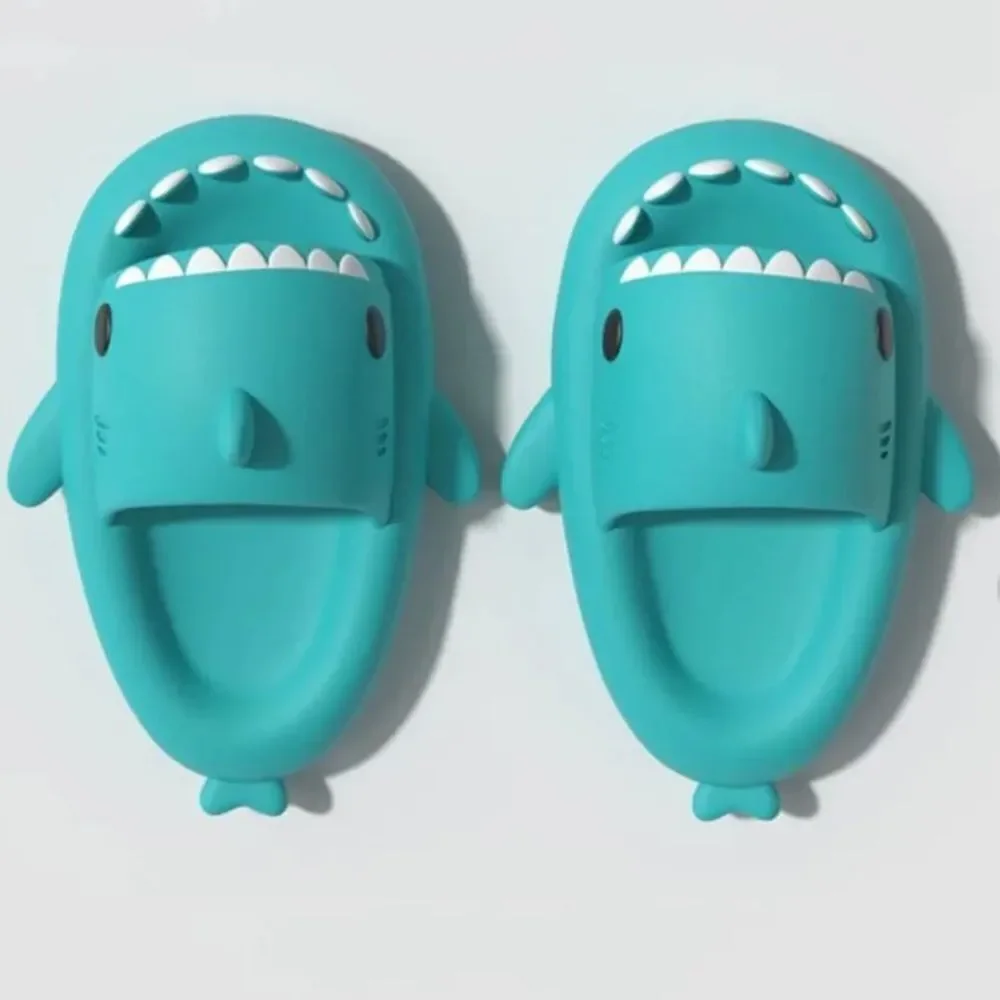 Chedoir Shark Cloud Slides Yellow size 4 (200MM) NWT in packaging‎